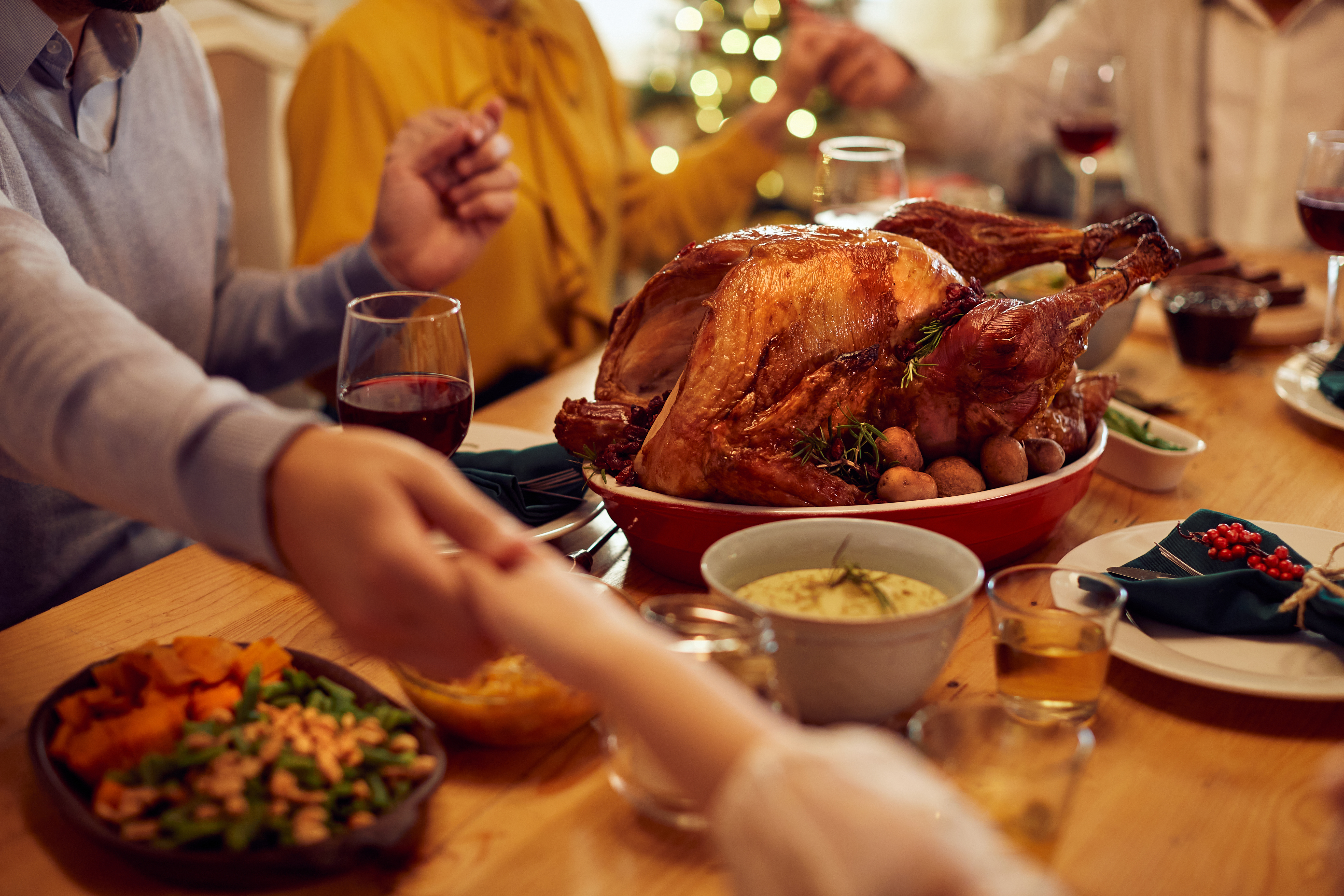 People sharing food at a Thanksgiving table